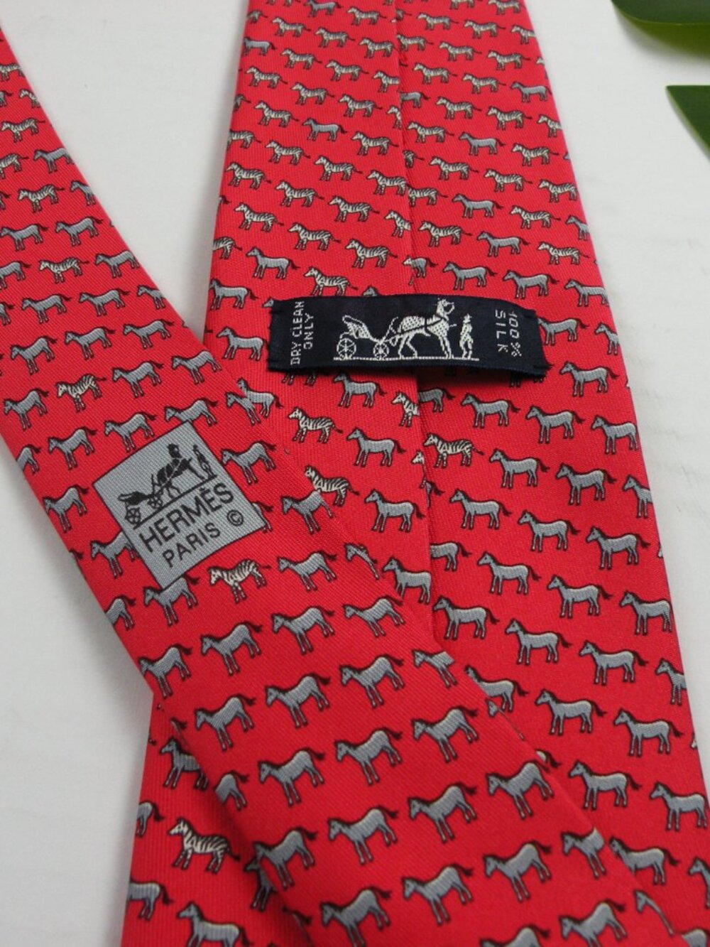 Hermes 100% silk men’s red horse/zebra tie - Picture 4 of 4